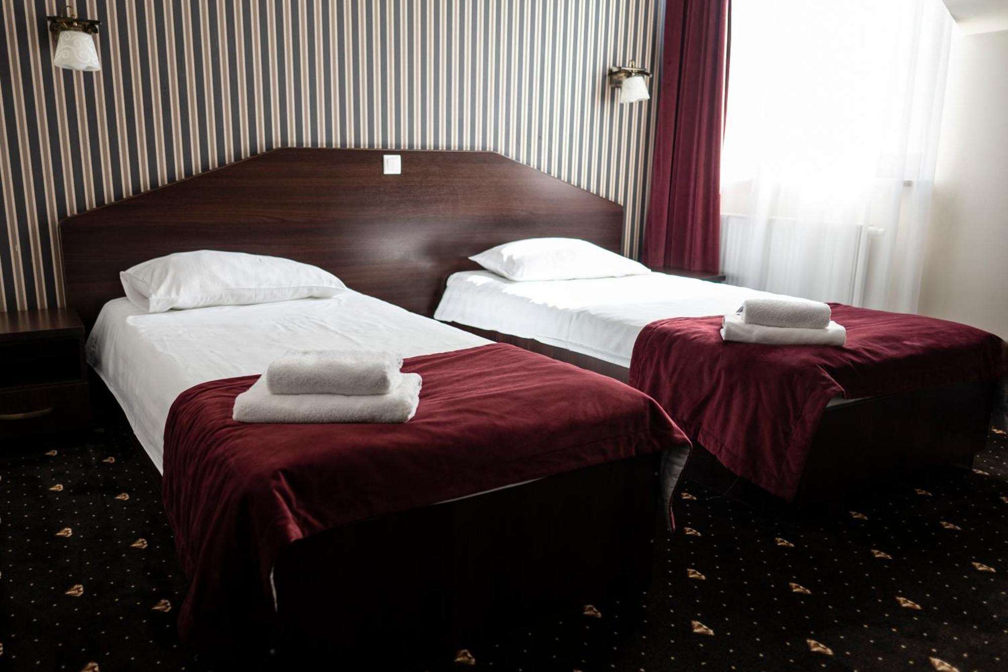 Hotel Podzamcze Góra Kalwaria Екстериор снимка