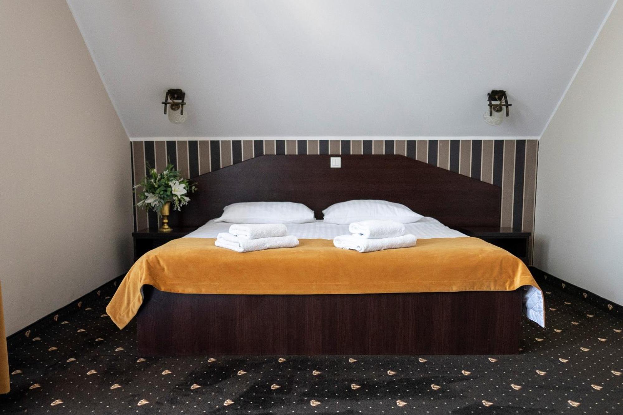Hotel Podzamcze Góra Kalwaria Екстериор снимка